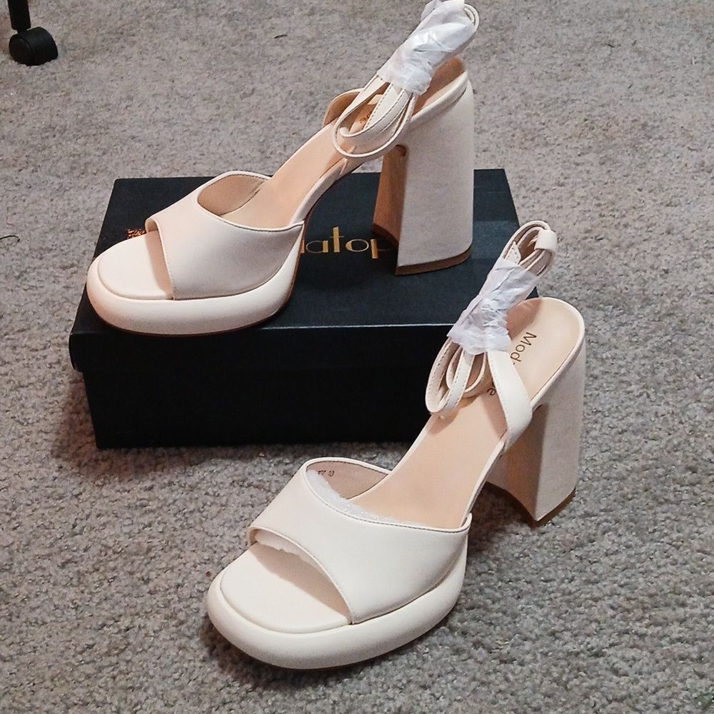 Modatope Chunky Heel,  Platform Open Round Toe Ankle Strap off White Sz 10  NWT